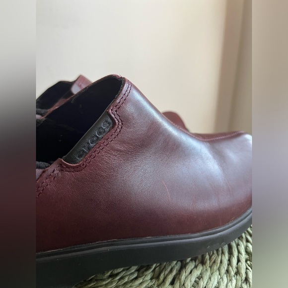 Crocs Women's Burgundy Slip On Clog Work Shoes Leather - Picture 4 of 16